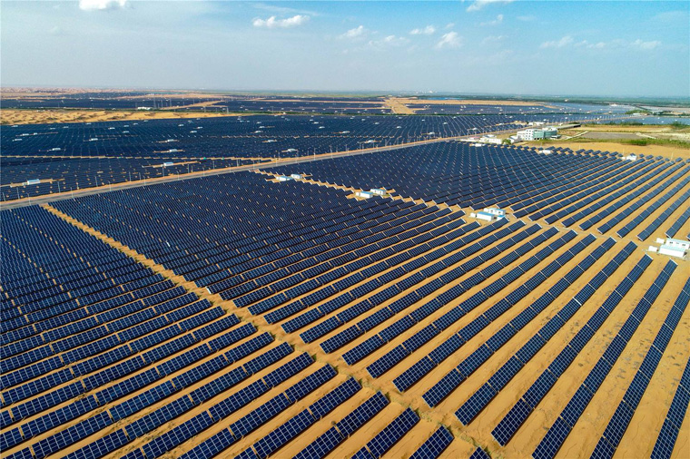 沙漠光伏產(chǎn)業(yè)園特點，沙漠地區(qū)建光伏產(chǎn)業(yè)園的有利自然條件