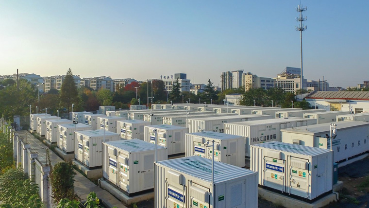 光伏儲能電站的電能存多久，10kw光伏電站配多大儲能