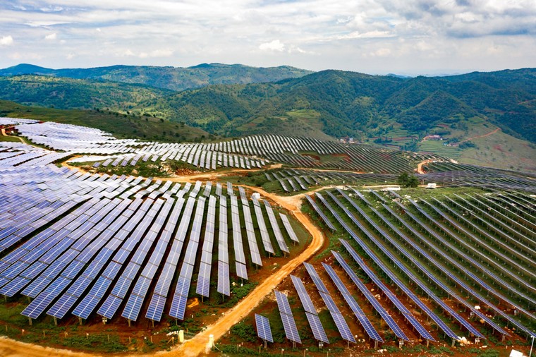 光伏成本造價(jià)標(biāo)準(zhǔn)，光伏100萬(wàn)兆瓦造價(jià)，一百畝光伏造價(jià)